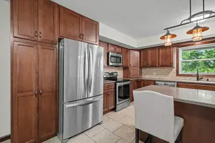 235 W 19th St, Gibson City, IL 60936 - Photo 4