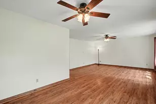 235 W 19th St, Gibson City, IL 60936 - Photo 16