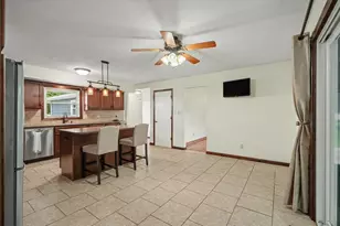 235 W 19th St, Gibson City, IL 60936 - Photo 8