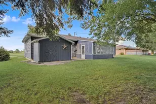 235 W 19th St, Gibson City, IL 60936 - Photo 36