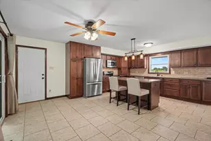 235 W 19th St, Gibson City, IL 60936 - Photo 10