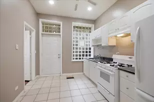 1611 N Wood St, Chicago, IL 60622 - Photo 8