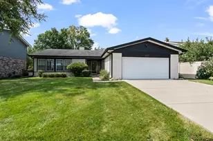 402 S Meier Rd, Mount Prospect, IL 60056 - Photo 1