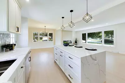 910 E Kimber Lane, Arlington Heights, IL 60005 - Photo 12