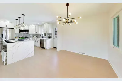 910 E Kimber Lane, Arlington Heights, IL 60005 - Photo 6