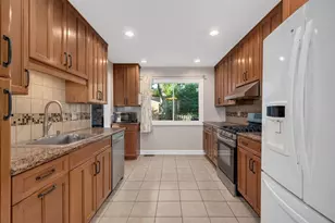 223 Willow Ln, Bloomingdale, IL 60108 - Photo 6