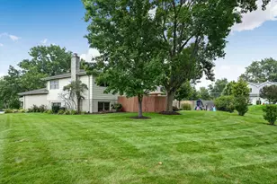 8211 Sawyer Ct, Darien, IL 60561 - Photo 20