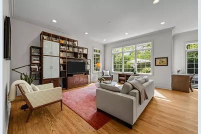 911 Queens Lane, Glenview, IL 60025 - Photo 6
