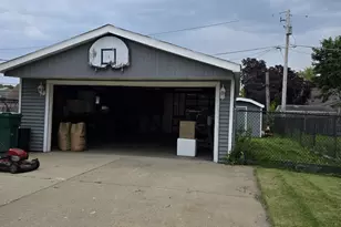 8225 New Castle Ave, Burbank, IL 60459 - Photo 2