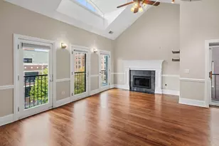 930 W Dakin St, Chicago, IL 60613 - Photo 2