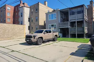 2636 W Berwyn Ave, Chicago, IL 60625 - Photo 4