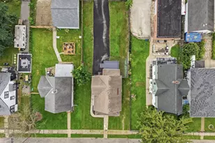 319 Willow Ave, Joliet, IL 60436 - Photo 32