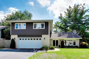 1919 Sunnyside Cir, Northbrook, IL 60062 - Photo 1