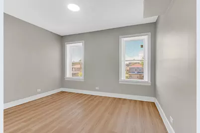 8010 S Phillips Avenue, Chicago, IL 60617 - Photo 10