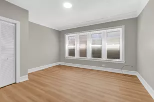 8010 S Phillips Ave, Chicago, IL 60617 - Photo 4