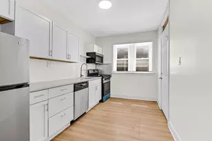 8010 S Phillips Ave, Chicago, IL 60617 - Photo 6