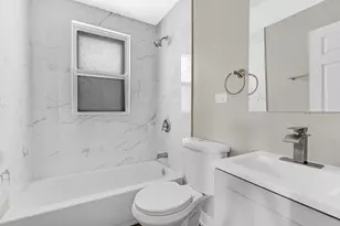 8010 S Phillips Ave, Chicago, IL 60617 - Photo 16
