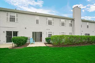2588 Dickens Ct, Aurora, IL 60503 - Photo 4