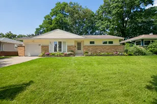 40 Wildwood Rd, Elk Grove Village, IL 60007 - Photo 1