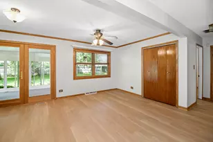 40 Wildwood Rd, Elk Grove Village, IL 60007 - Photo 14
