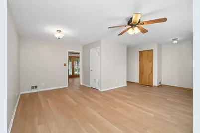 40 Wildwood Road, Elk Grove Village, IL 60007 - Photo 16