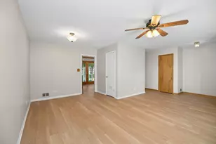 40 Wildwood Rd, Elk Grove Village, IL 60007 - Photo 16