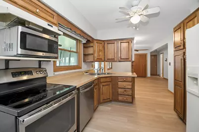 40 Wildwood Road, Elk Grove Village, IL 60007 - Photo 12