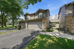 1636 Wildwood Ln, Darien, IL 60561 - Photo 1