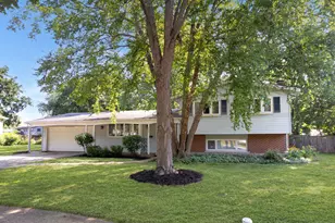 777 Dover Ct, Crystal Lake, IL 60014 - Photo 1