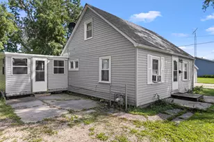 1428 Maple Ave, Belvidere, IL 61008 - Photo 2