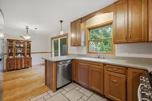 27W440 Central Ave, Warrenville, IL 60555 - Photo 10