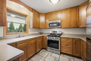 27W440 Central Ave, Warrenville, IL 60555 - Photo 6