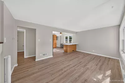 220 Hickory Nut Grove Lane, Cary, IL 60013 - Photo 16