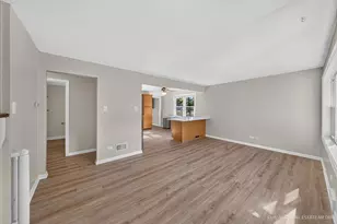 220 Hickory Nut Grove Ln, Cary, IL 60013 - Photo 16