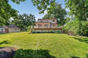 220 Hickory Nut Grove Ln, Cary, IL 60013 - Photo 10