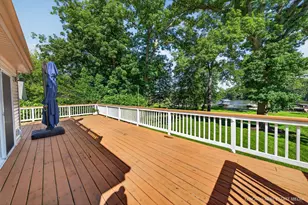 220 Hickory Nut Grove Ln, Cary, IL 60013 - Photo 4
