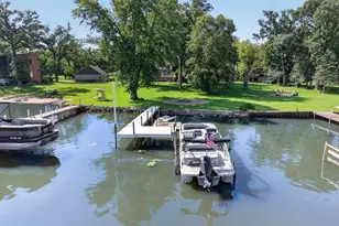 220 Hickory Nut Grove Ln, Cary, IL 60013 - Photo 14