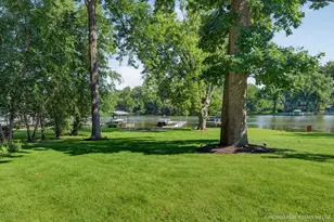220 Hickory Nut Grove Ln, Cary, IL 60013 - Photo 8