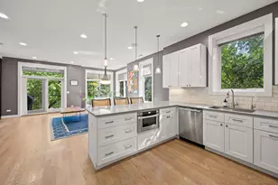 2301 W Wolfram St, Chicago, IL 60618 - Photo 10