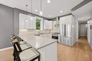 2301 W Wolfram St, Chicago, IL 60618 - Photo 8