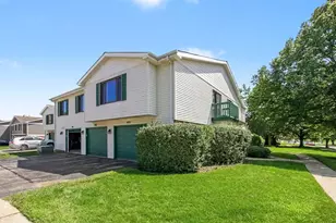 495 Harrison Ct, Vernon Hills, IL 60061 - Photo 2