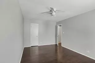 495 Harrison Ct, Vernon Hills, IL 60061 - Photo 12