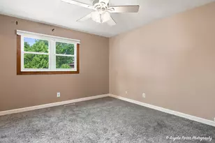 5112 W Greenbrier Dr, McHenry, IL 60050 - Photo 14