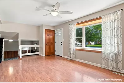 5112 W Greenbrier Drive, McHenry, IL 60050 - Photo 10