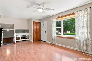 5112 W Greenbrier Dr, McHenry, IL 60050 - Photo 10