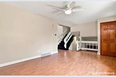 5112 W Greenbrier Drive, McHenry, IL 60050 - Photo 8