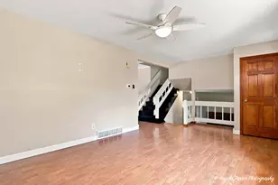 5112 W Greenbrier Dr, McHenry, IL 60050 - Photo 8