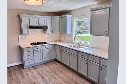 39330 N Emmaus Avenue, Beach Park, IL 60087 - Photo 8