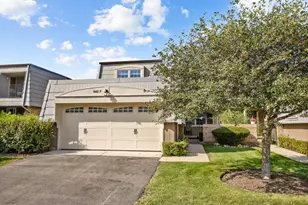 642 Burgundy Ct, Elk Grove Village, IL 60007 - Photo 1