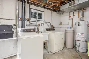 642 Burgundy Ct, Elk Grove Village, IL 60007 - Photo 24